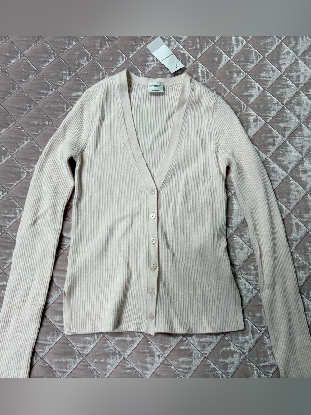 NWT❗️Abercrombie & Fitch Pale Pink Ribbed V-Neck Button Cardigan